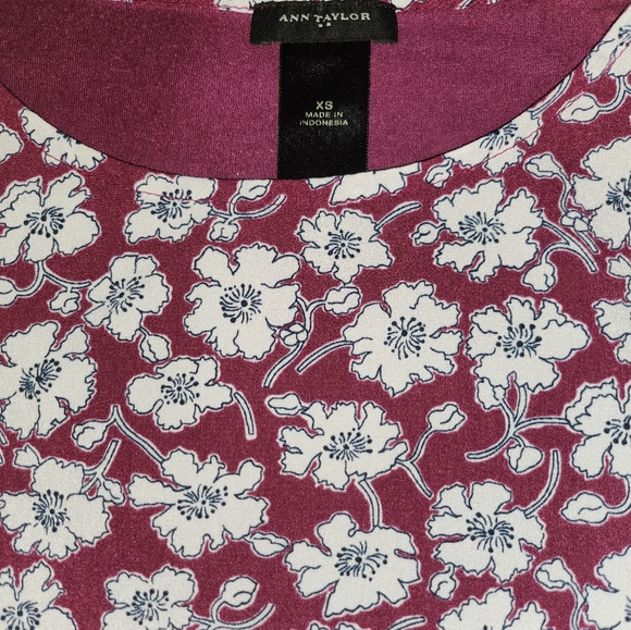 Ann Taylor floral blouse size XS - Picture 3 of 3
